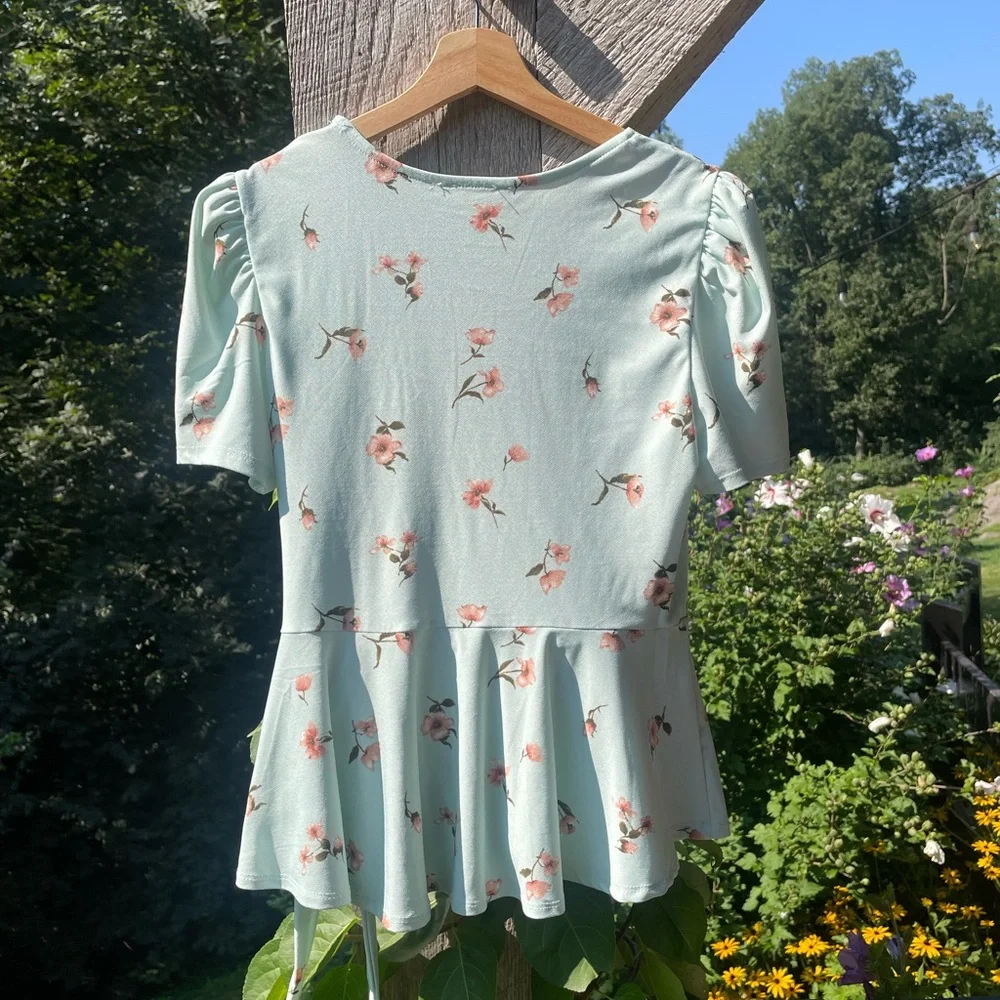 NWT Floral Blouse - Picture 2 of 6